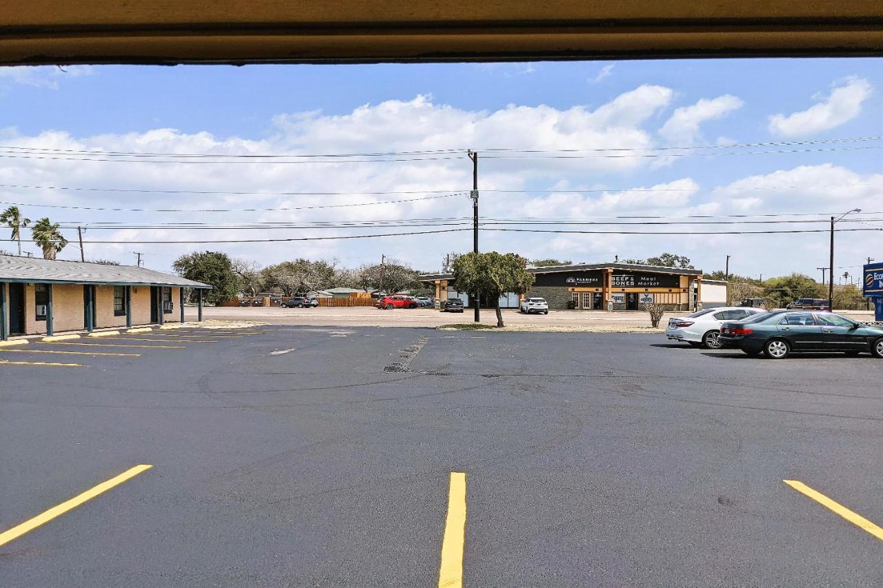 Economy Inn Kingsville Exterior photo